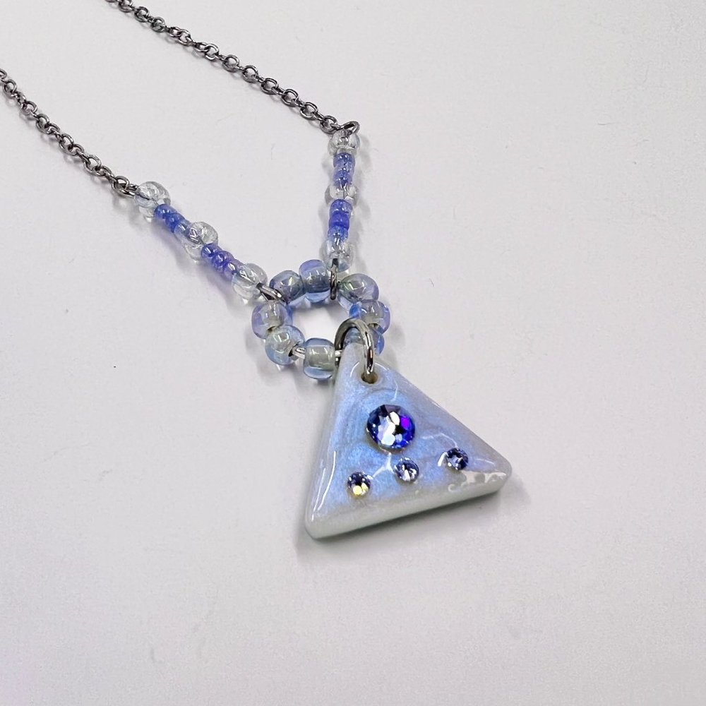 🎊HP🎊 New/Handcrafted - Iridescent Jeweled Pyramid AB Beaded “Y” Style Necklace - Picture 5 of 7